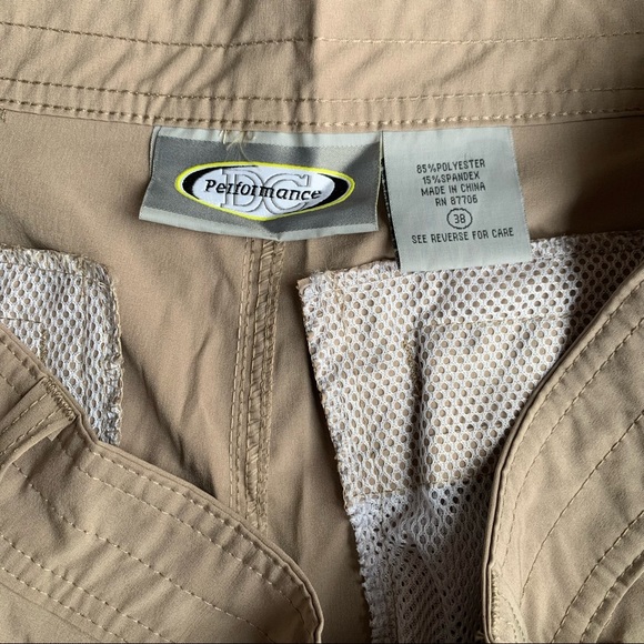 NWT DC Performance Casual Tan shorts. Size 38 - Picture 3 of 5
